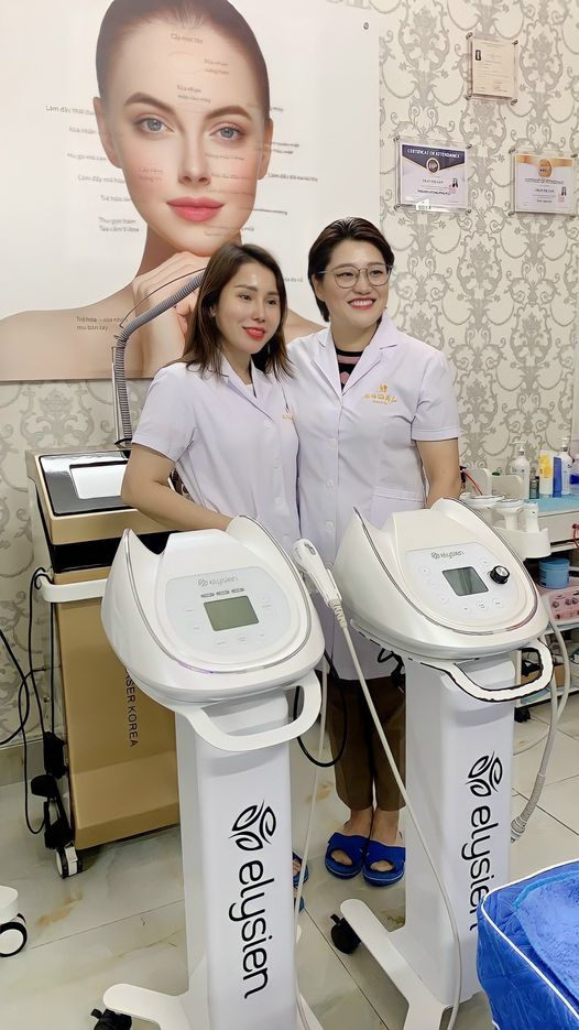 Đội ngũ bác sĩ tiến hành thăm khám và tư vấn trực tiếp cho khách hàng - Giảm béo ở đâu hiệu quả nhất quận 12 tphcm